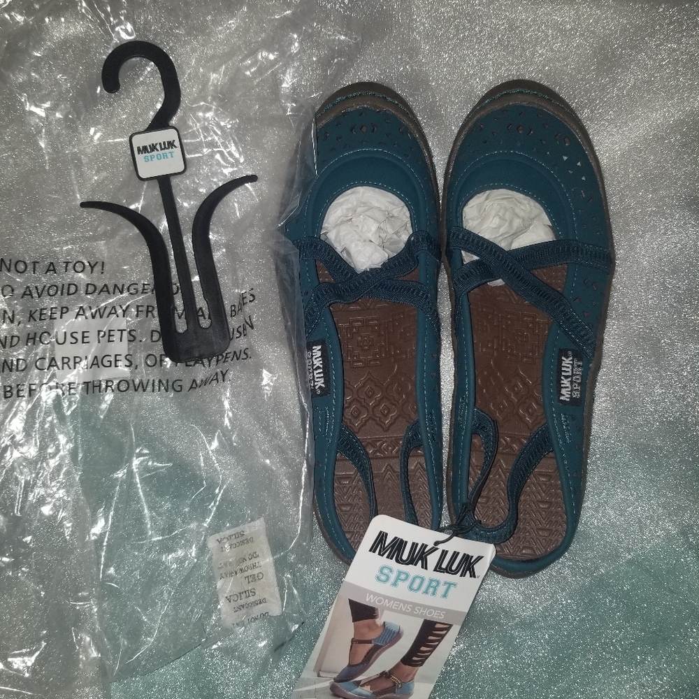 Muk Luk sport NWT